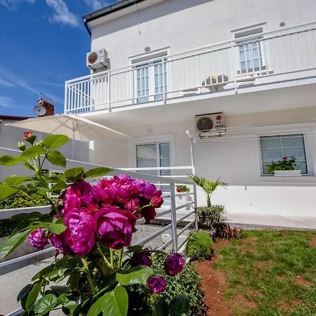 Apartment In With Balcony, Air Conditioning, Wifi, Dishwasher *