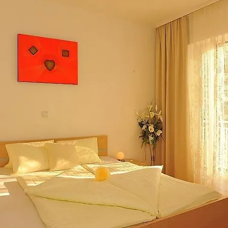 Apartment In With Balcony, Air Conditioning, Wifi, Dishwasher