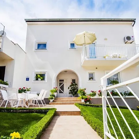 Apartment In With Balcony, Air Conditioning, Wifi, Dishwasher *