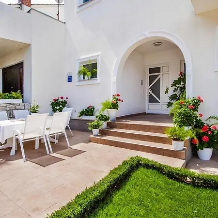 In With Balcony, Air Conditioning, Wifi, Dishwasher