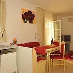 In With Balcony, Air Conditioning, Wifi, Dishwasher Ρόβινι